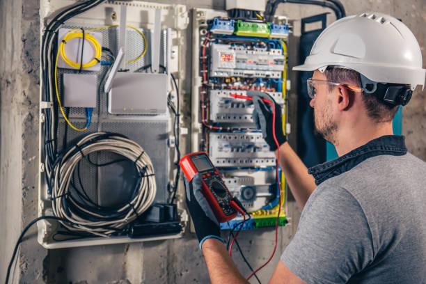Best Licensed Electrician  in Britt, IA